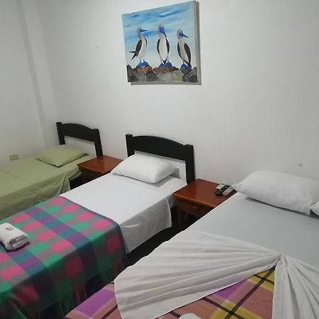 Hostal La Casa De Luis Puerto Baquerizo Moreno Kültér fotó