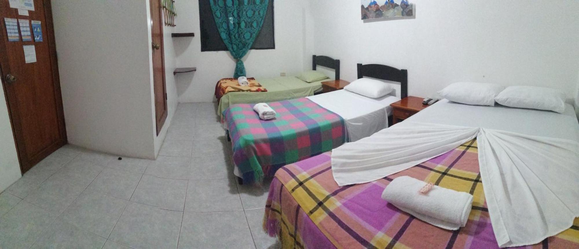 Hostal La Casa De Luis Puerto Baquerizo Moreno Kültér fotó