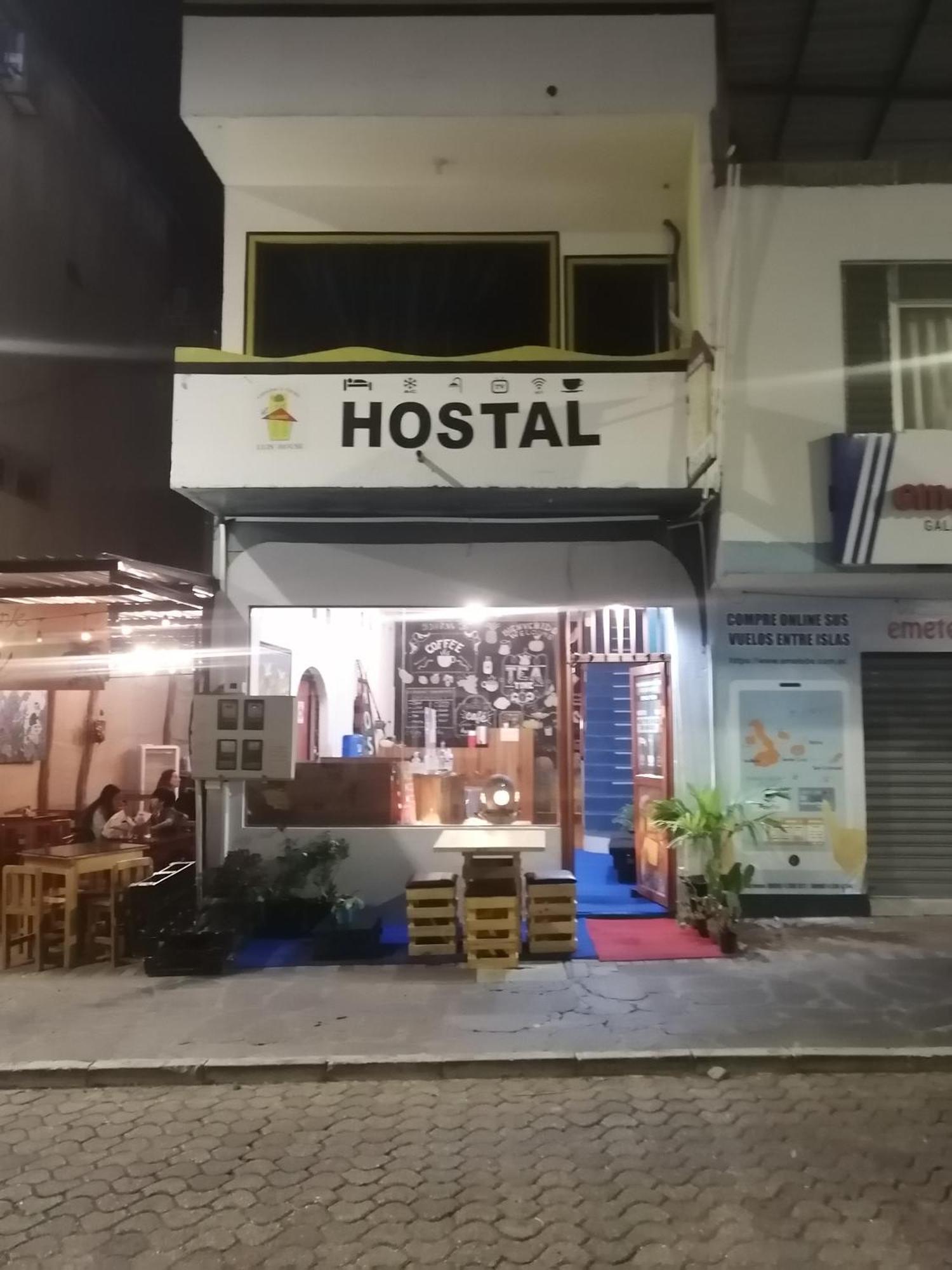 Hostal La Casa De Luis Puerto Baquerizo Moreno Kültér fotó