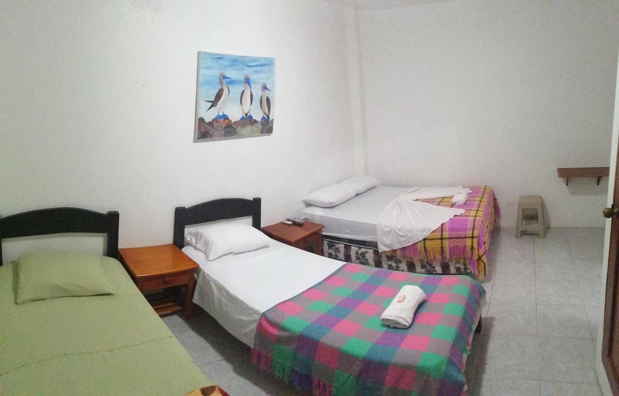 Hostal La Casa De Luis Puerto Baquerizo Moreno Kültér fotó