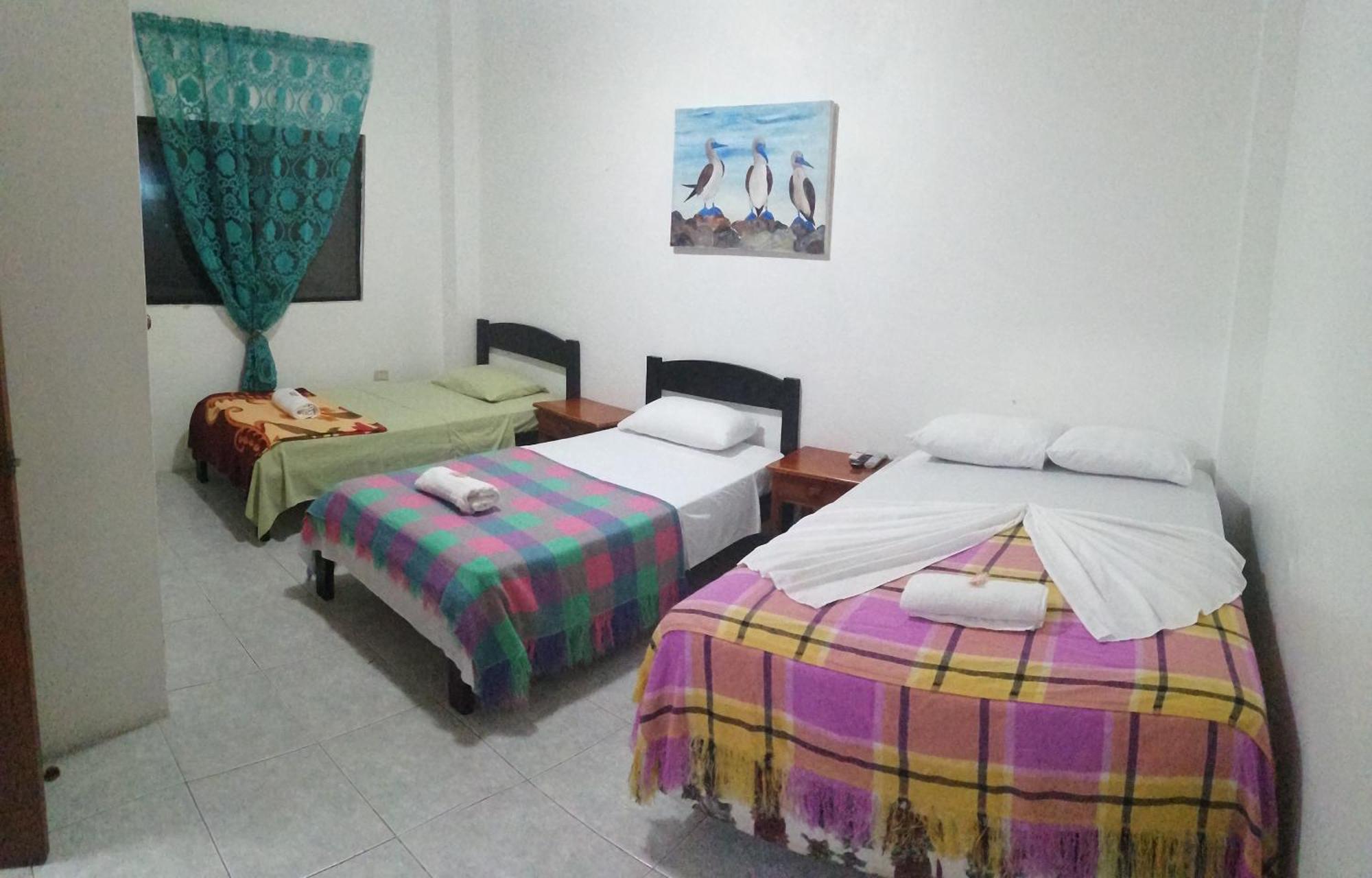Hostal La Casa De Luis Puerto Baquerizo Moreno Kültér fotó