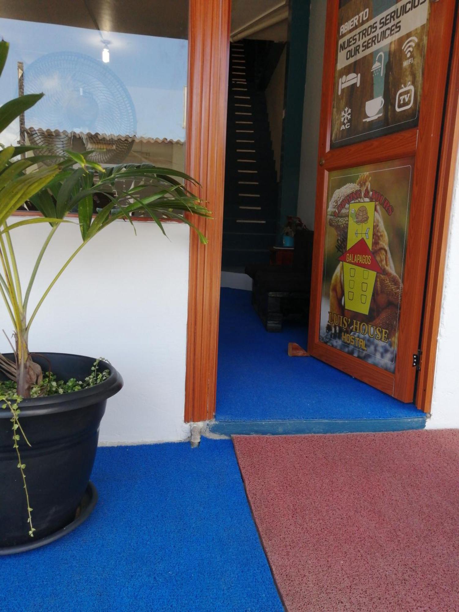 Hostal La Casa De Luis Puerto Baquerizo Moreno Kültér fotó