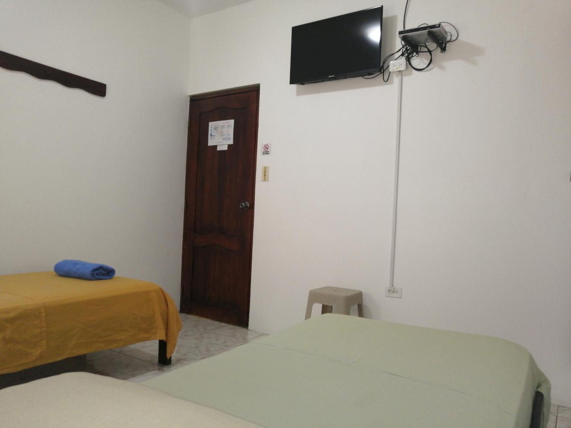 Hostal La Casa De Luis Puerto Baquerizo Moreno Kültér fotó
