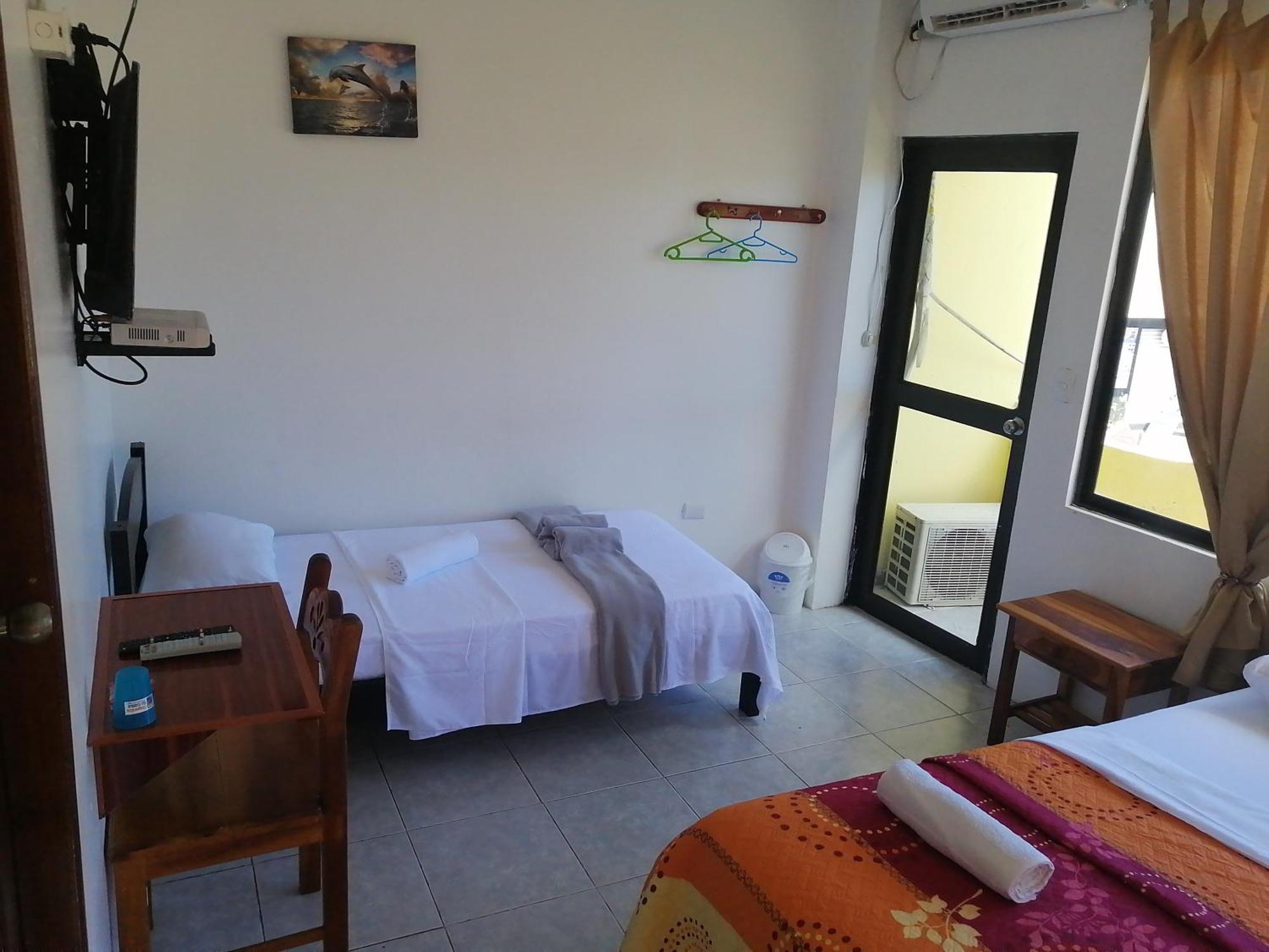 Hostal La Casa De Luis Puerto Baquerizo Moreno Kültér fotó