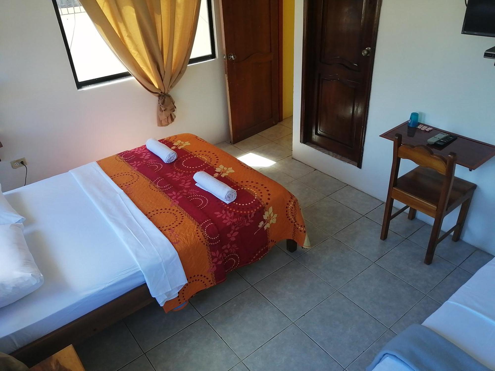 Hostal La Casa De Luis Puerto Baquerizo Moreno Kültér fotó