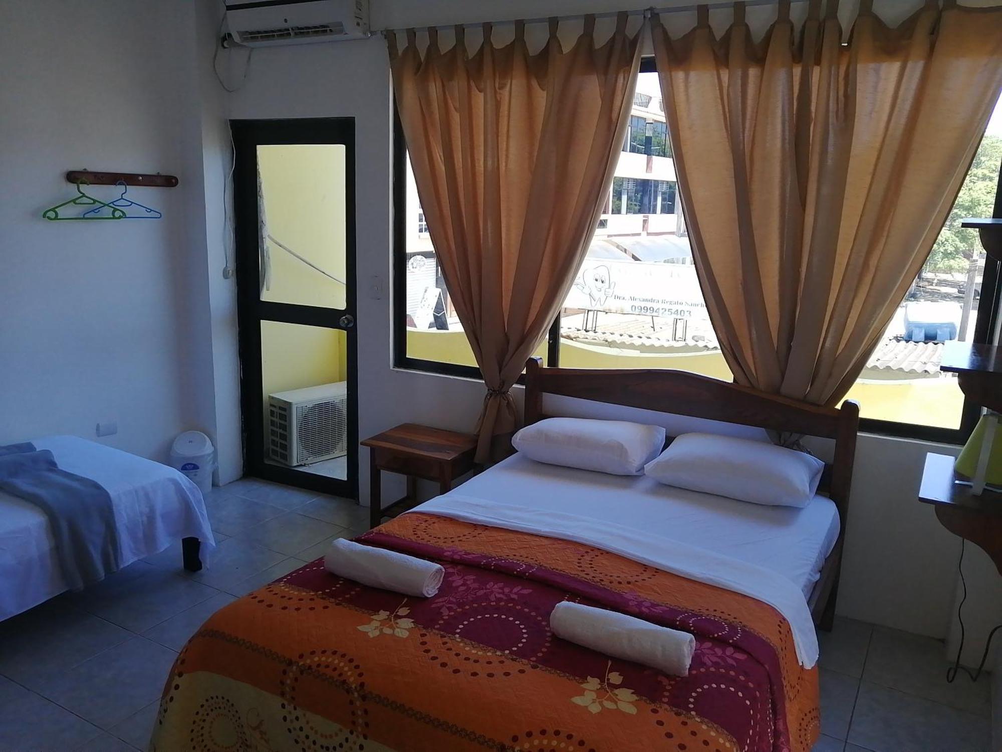 Hostal La Casa De Luis Puerto Baquerizo Moreno Kültér fotó