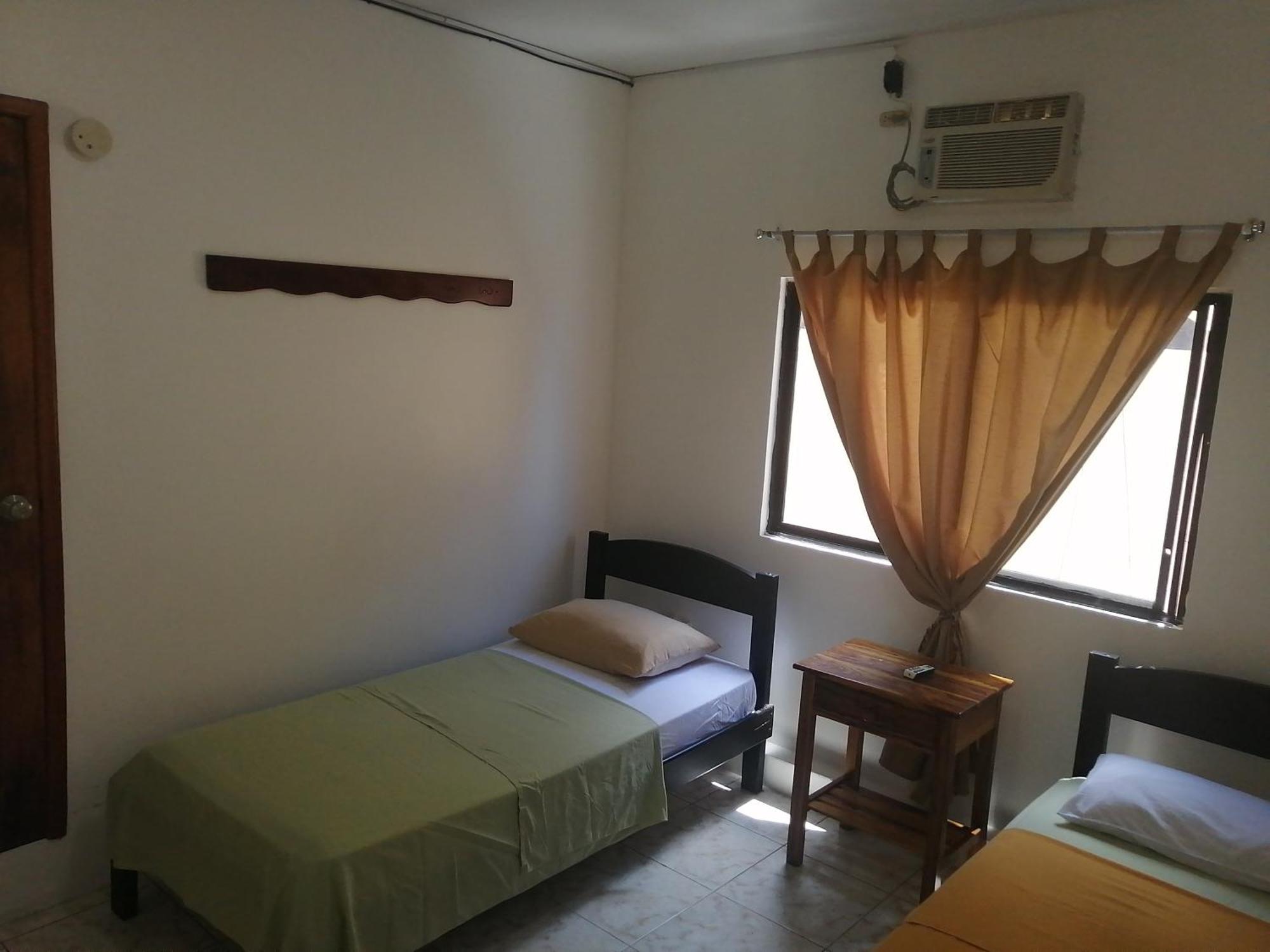 Hostal La Casa De Luis Puerto Baquerizo Moreno Kültér fotó