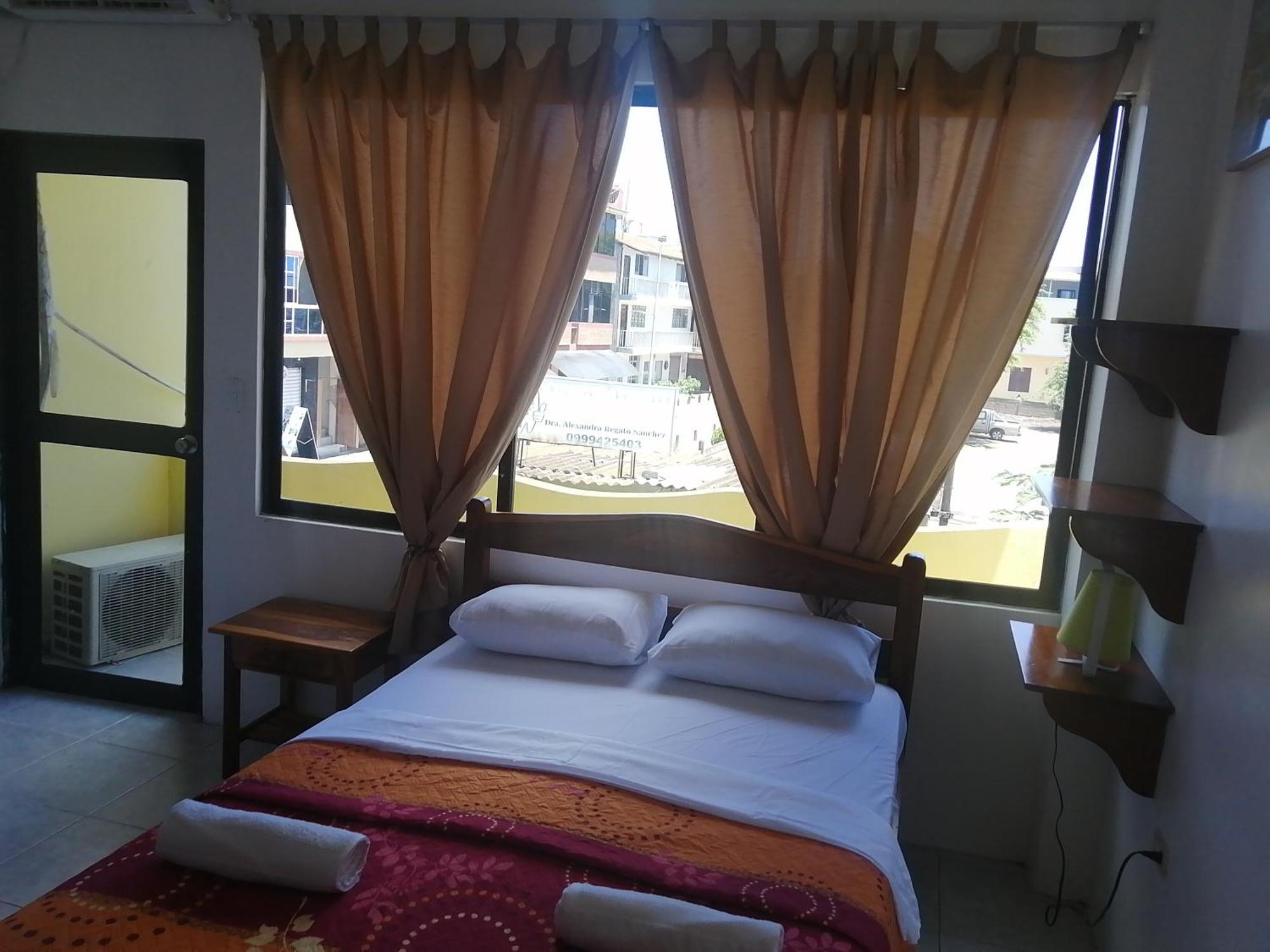 Hostal La Casa De Luis Puerto Baquerizo Moreno Kültér fotó