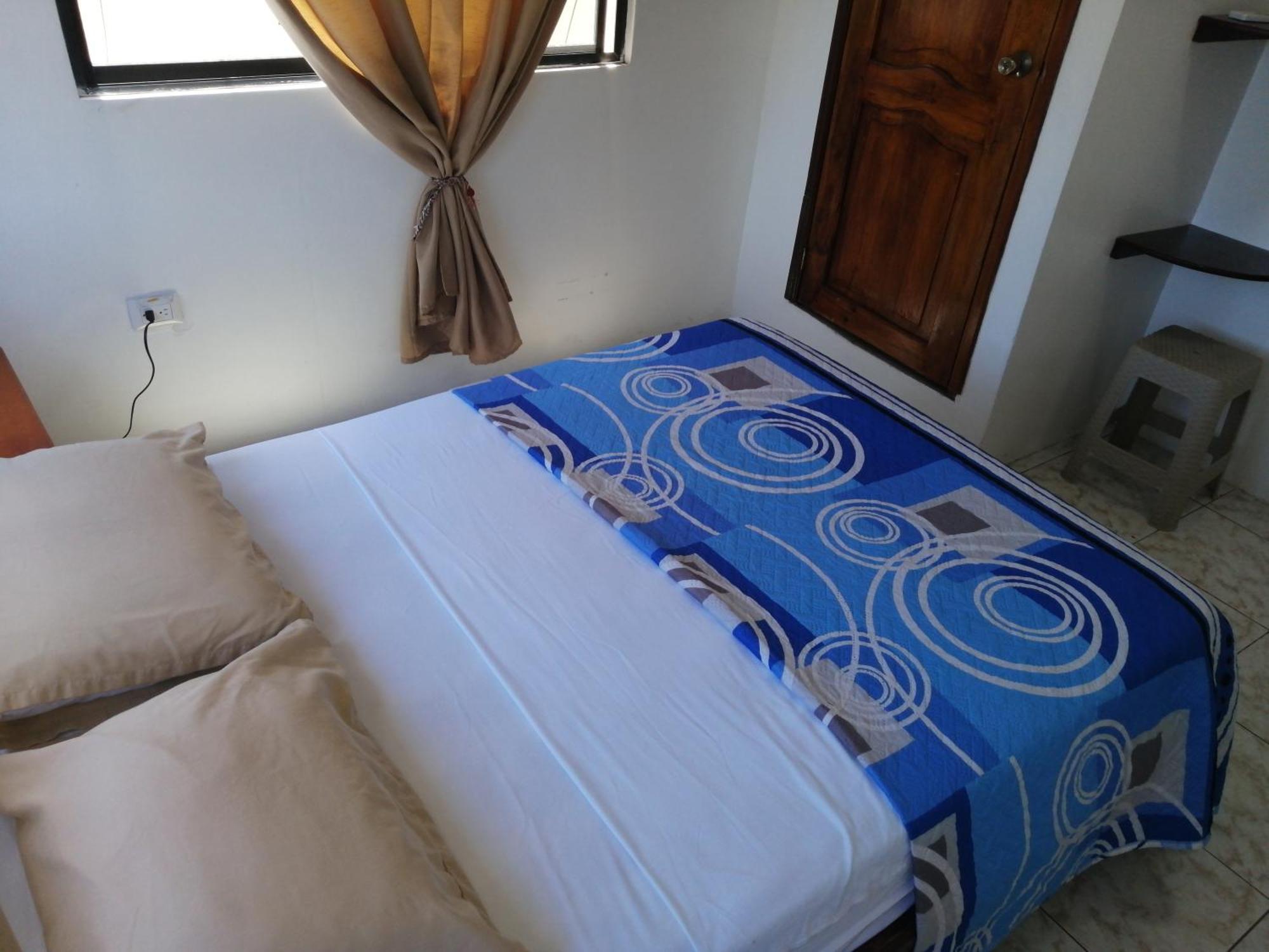 Hostal La Casa De Luis Puerto Baquerizo Moreno Kültér fotó